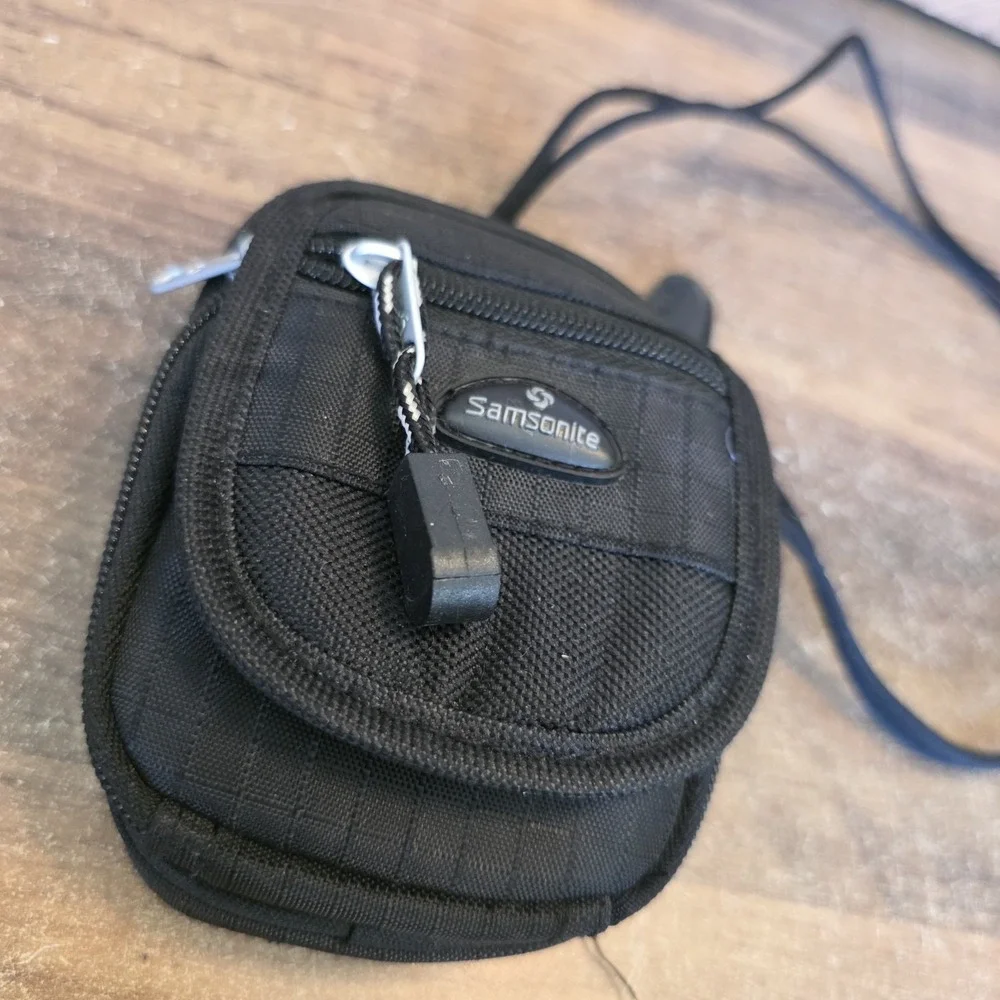 Samsonite Camera Bag Black Small Case Adjustable Removeable Strap Zipper Pockets